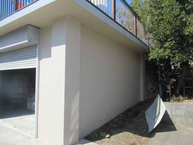 上野原市のシャッター付きガレージをパーフェクトトップND‐184で外壁・内壁塗装